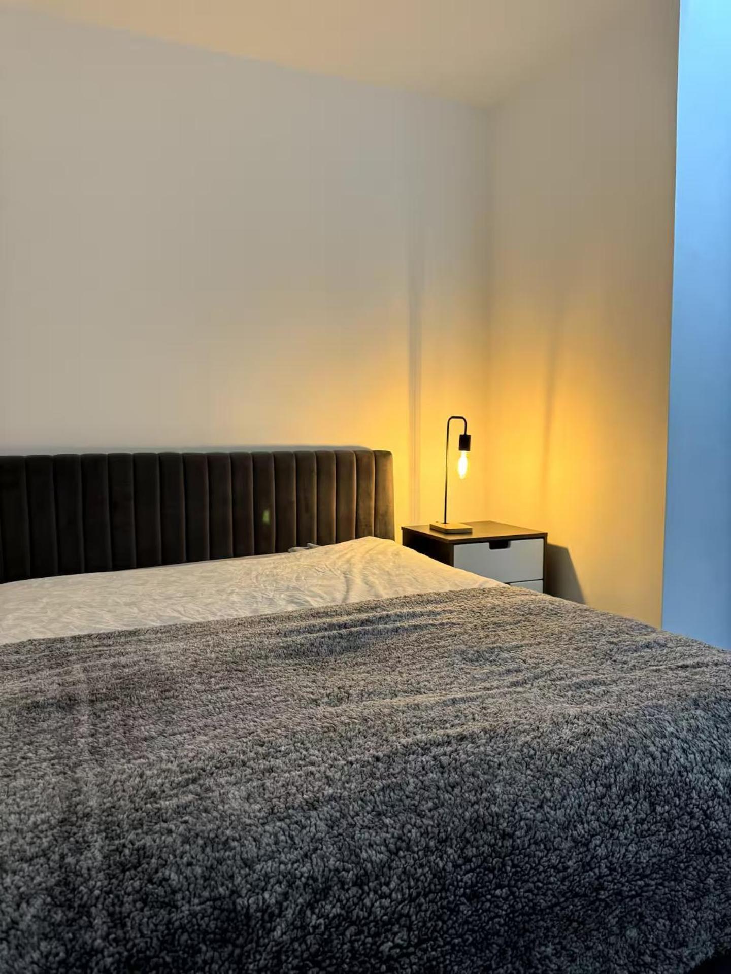 Morden 2 Bed Flat - Old Trafford